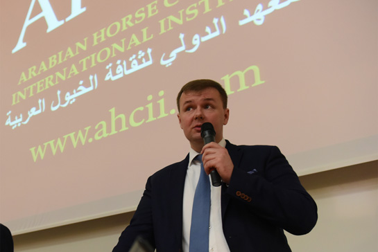 Łukasz Łuniewski, chairman of the Arabian Horse Culture International Institute giving his lecture at the Polish Naval Academy for students from Qatar, Kuwait and Saudi Arabia