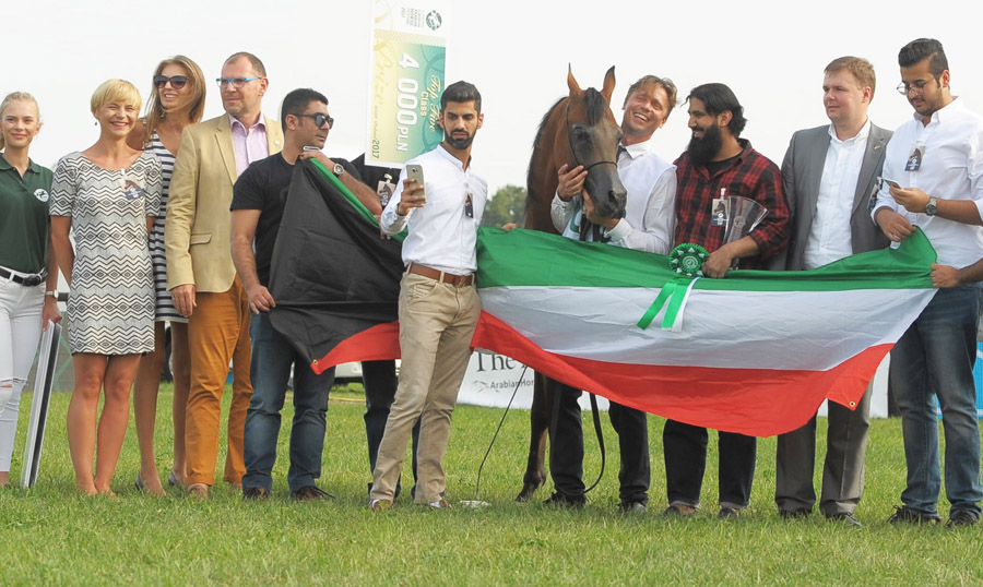 AHCII chairman, Łukasz Łuniewski - Lucas Lunevsky as a Golden Sponsor of the European Arabian Horse Festival handed over prizes to the winners in few classes. Since 2014, through all editions AHCII Institute has bee the Golden Sponsor and a strategic partner of the Festival.