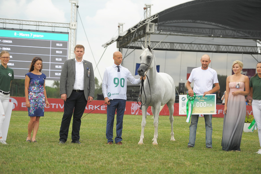 AHCII chairman, Łukasz Łuniewski - Lucas Lunevsky as a Golden Sponsor of the European Arabian Horse Festival handed over prizes to the winners in few classes. Since 2014, through all editions AHCII Institute has bee the Golden Sponsor and a strategic partner of the Festival.